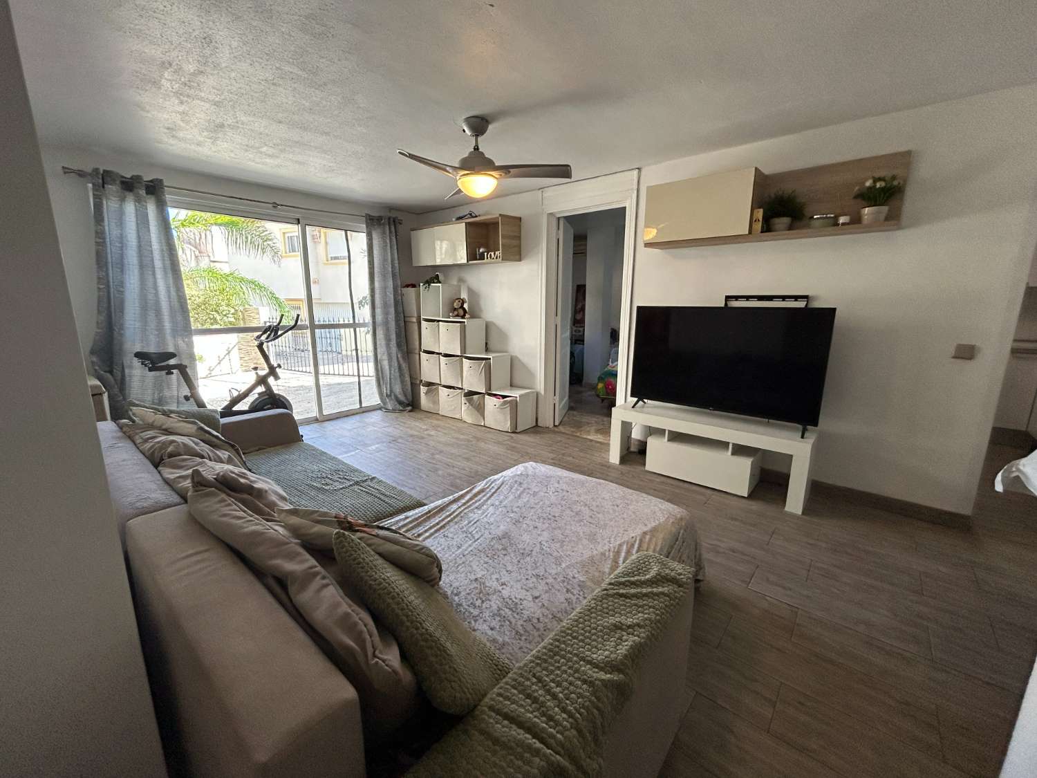 Villa de 4 dormitorios con apartamento independiente y piscina privada, cerca de Zenia Boulevard