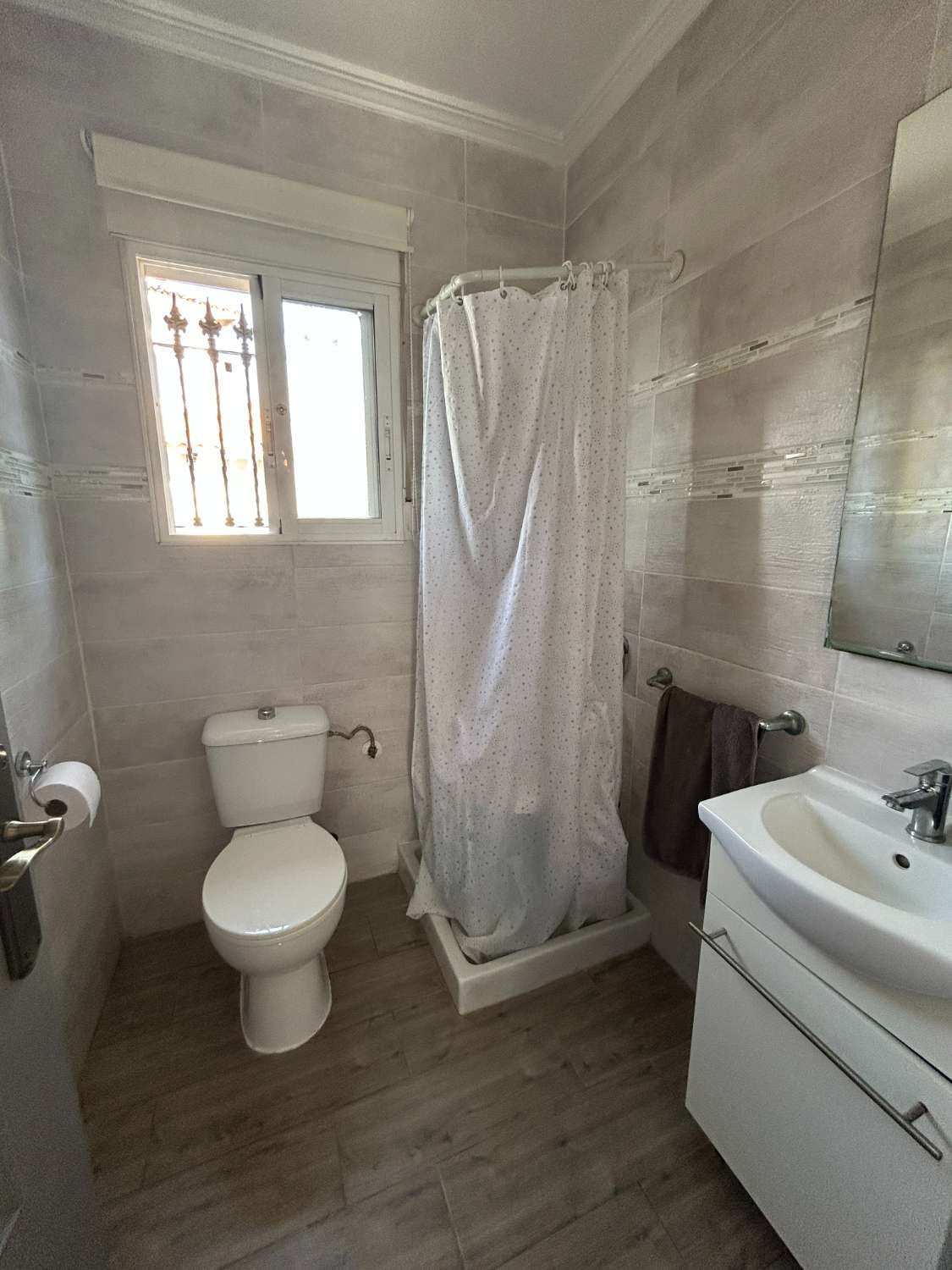 Villa de 4 dormitorios con apartamento independiente y piscina privada, cerca de Zenia Boulevard