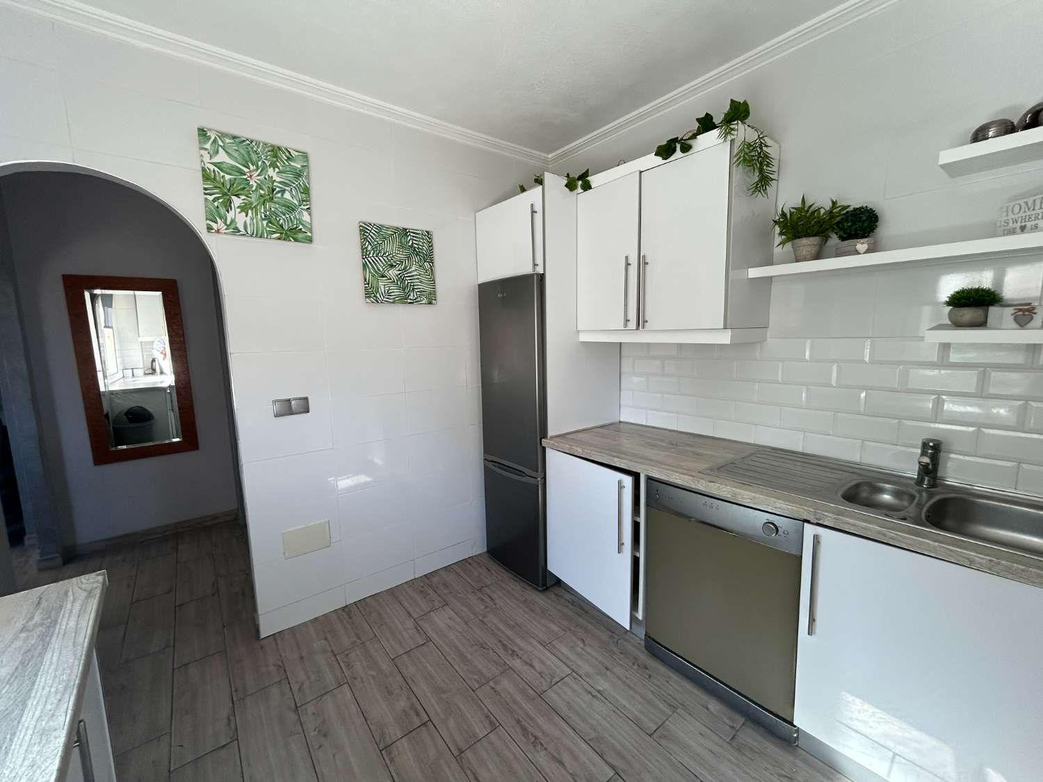 Villa de 4 dormitorios con apartamento independiente y piscina privada, cerca de Zenia Boulevard