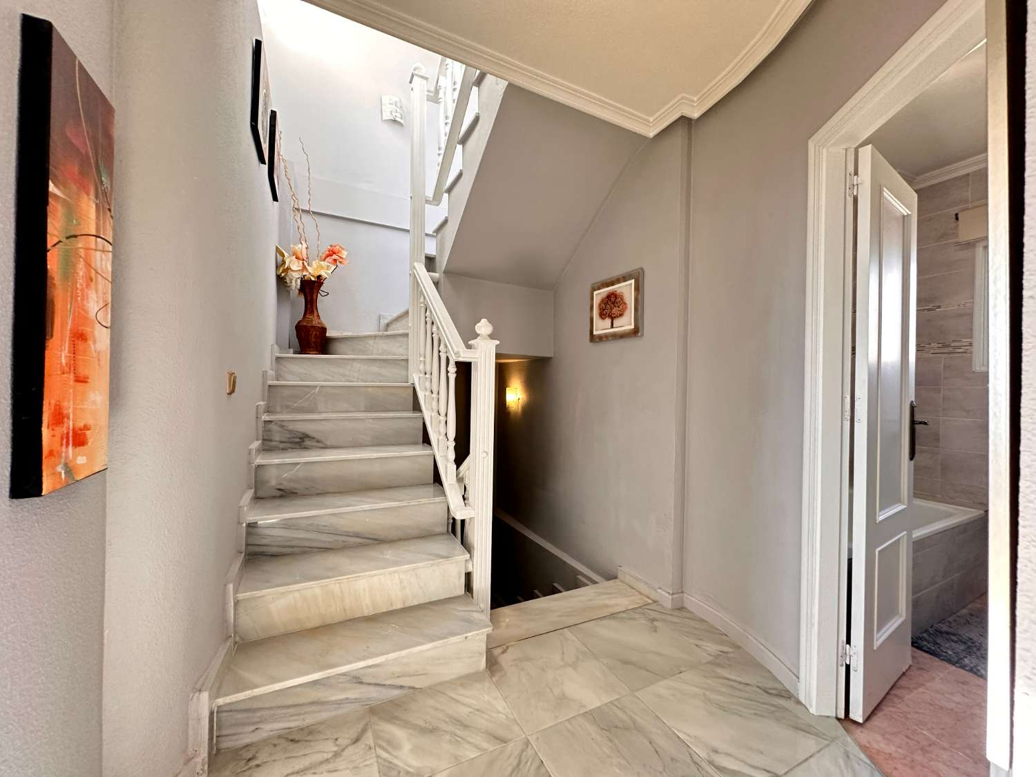 Villa de 4 dormitorios con apartamento independiente y piscina privada, cerca de Zenia Boulevard