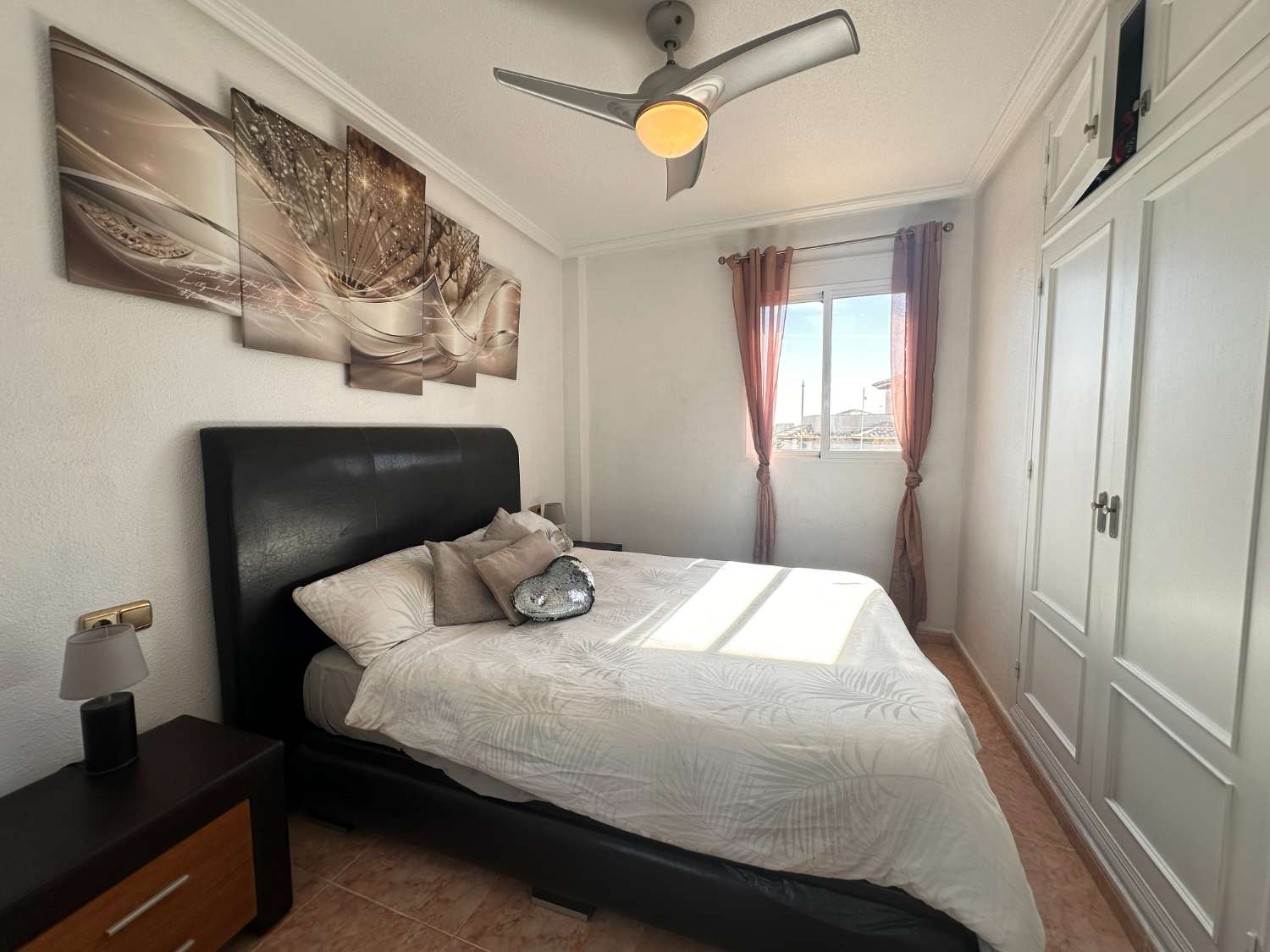 Villa de 4 dormitorios con apartamento independiente y piscina privada, cerca de Zenia Boulevard