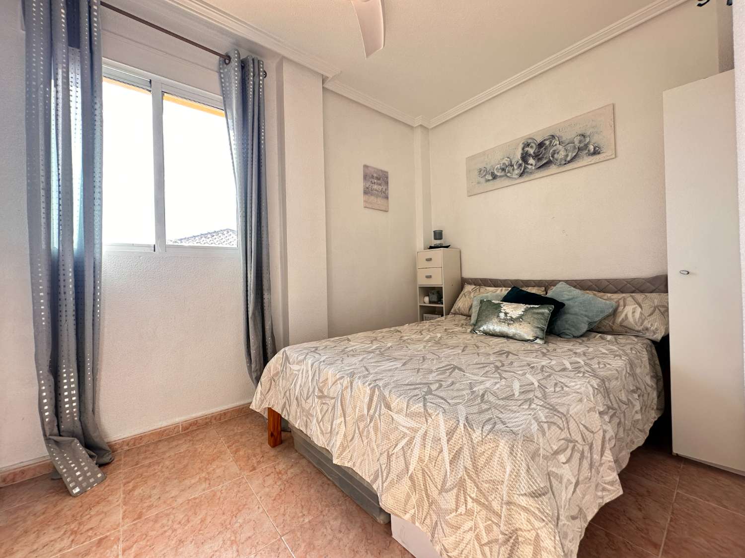 Villa de 4 dormitorios con apartamento independiente y piscina privada, cerca de Zenia Boulevard