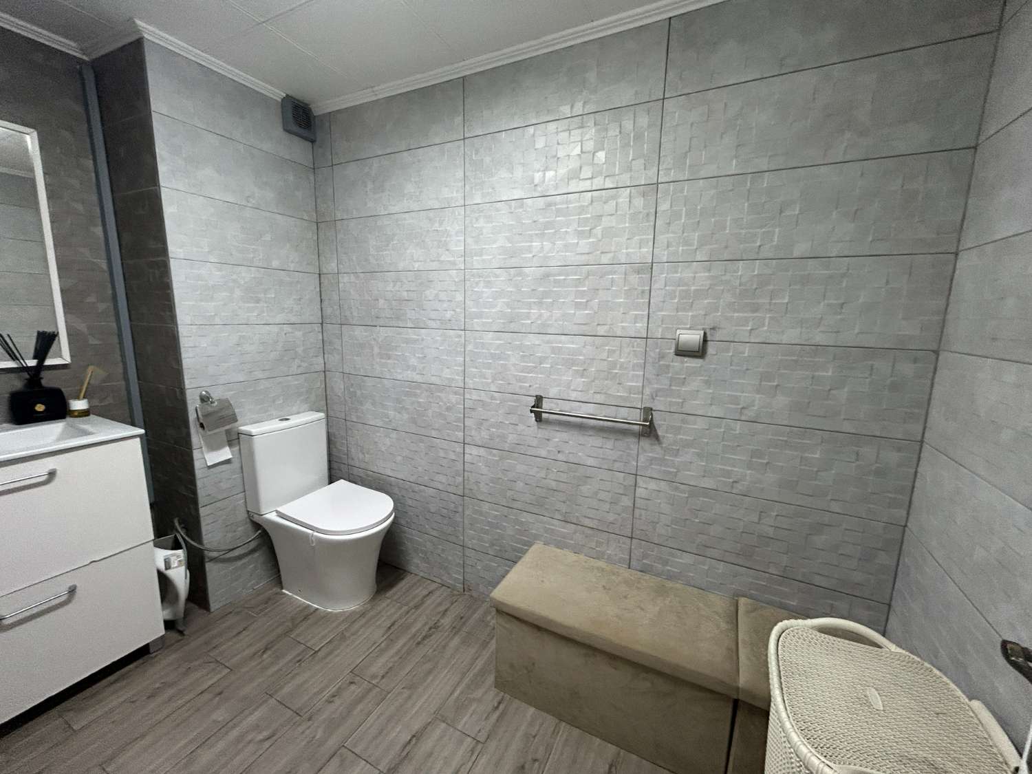 Villa de 4 dormitorios con apartamento independiente y piscina privada, cerca de Zenia Boulevard