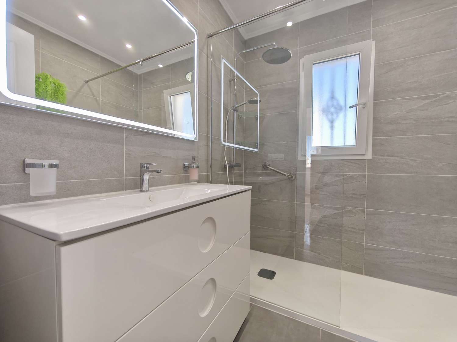 2 værelses ejendom i det eksklusive indhegnede samfund Macarena II