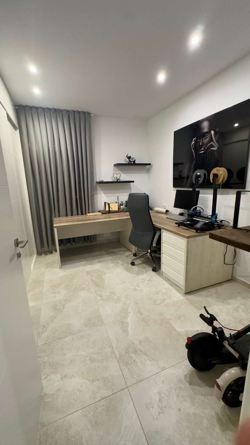 Apartamento de 3 dormitorios y 2 baños con Piscina y Sauna cerca de la playa!