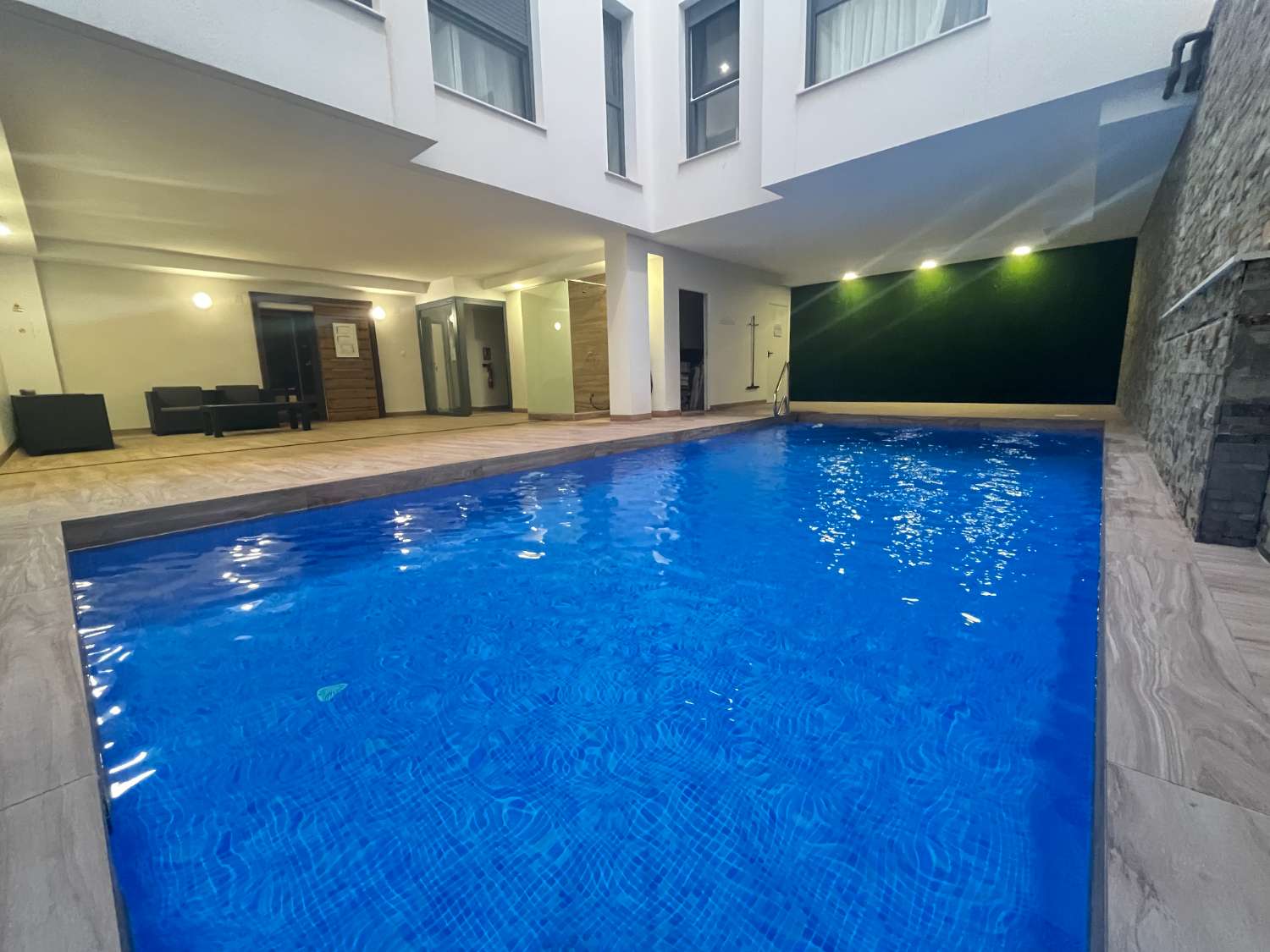 Apartamento de 3 dormitorios y 2 baños con Piscina y Sauna cerca de la playa!