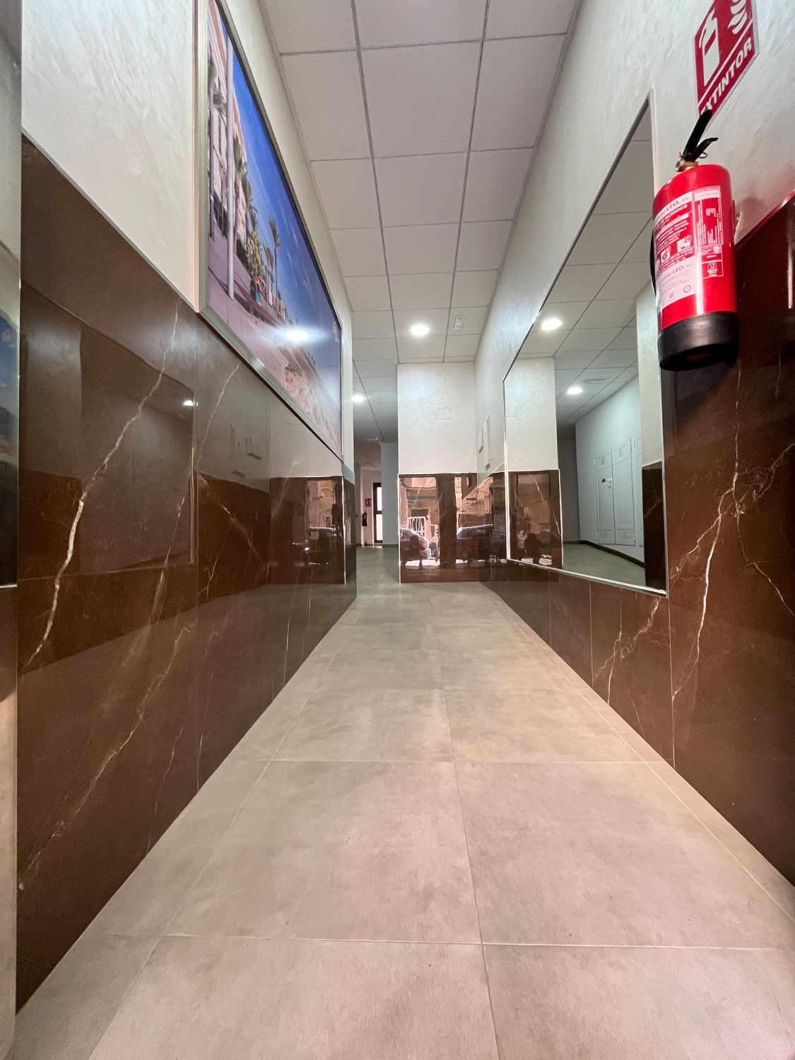 Apartamento de 3 dormitorios y 2 baños con Piscina y Sauna cerca de la playa!