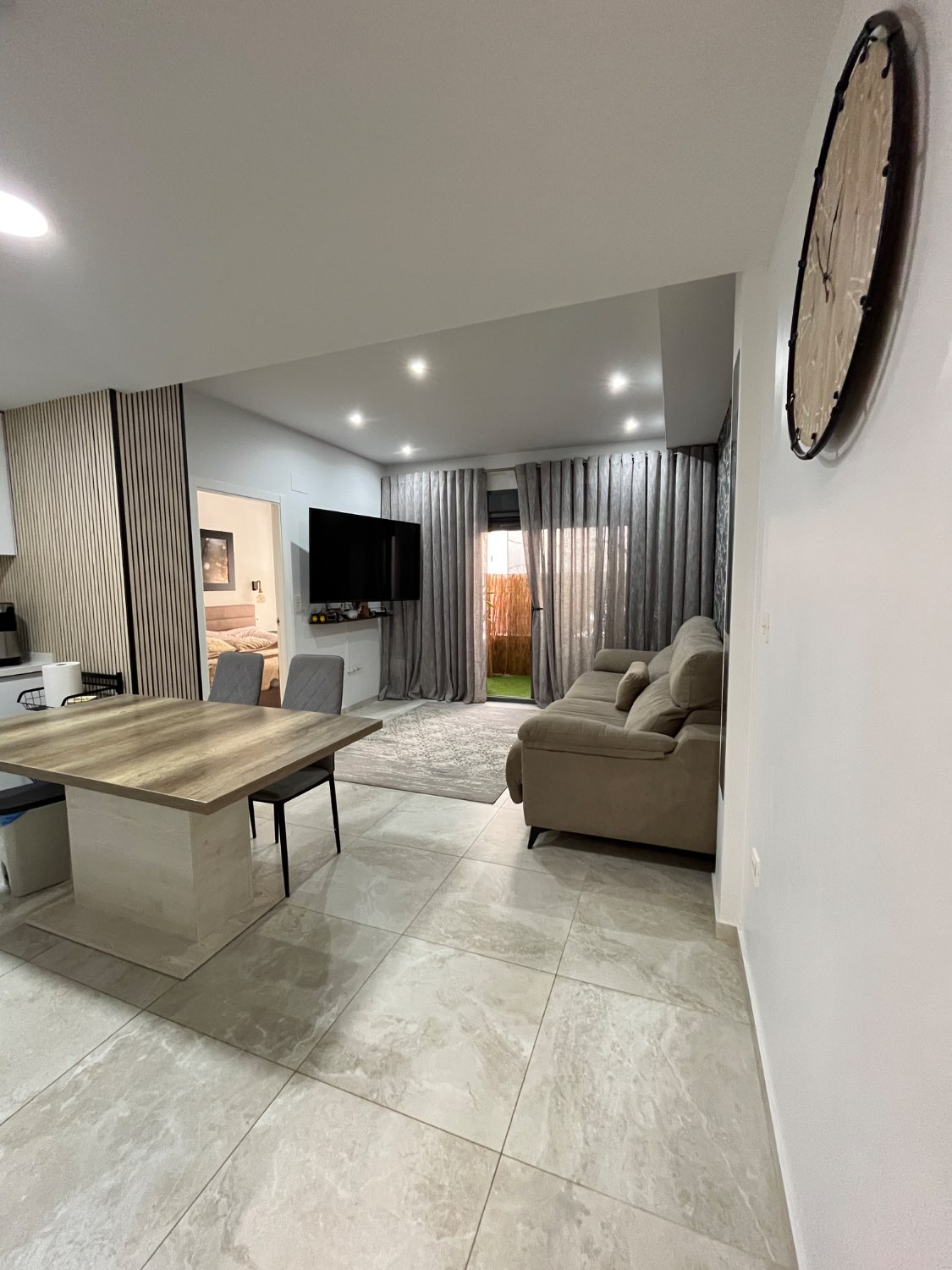 Apartamento de 3 dormitorios y 2 baños con Piscina y Sauna cerca de la playa!