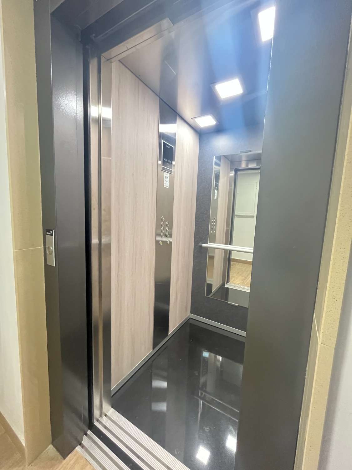 Apartamento de 3 dormitorios y 2 baños con Piscina y Sauna cerca de la playa!