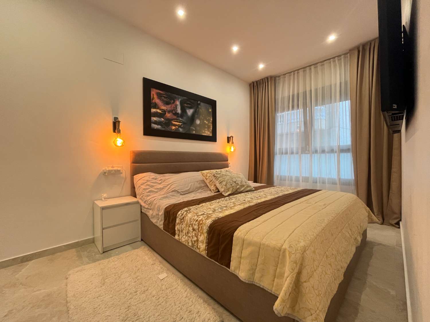 Apartamento de 3 dormitorios y 2 baños con Piscina y Sauna cerca de la playa!