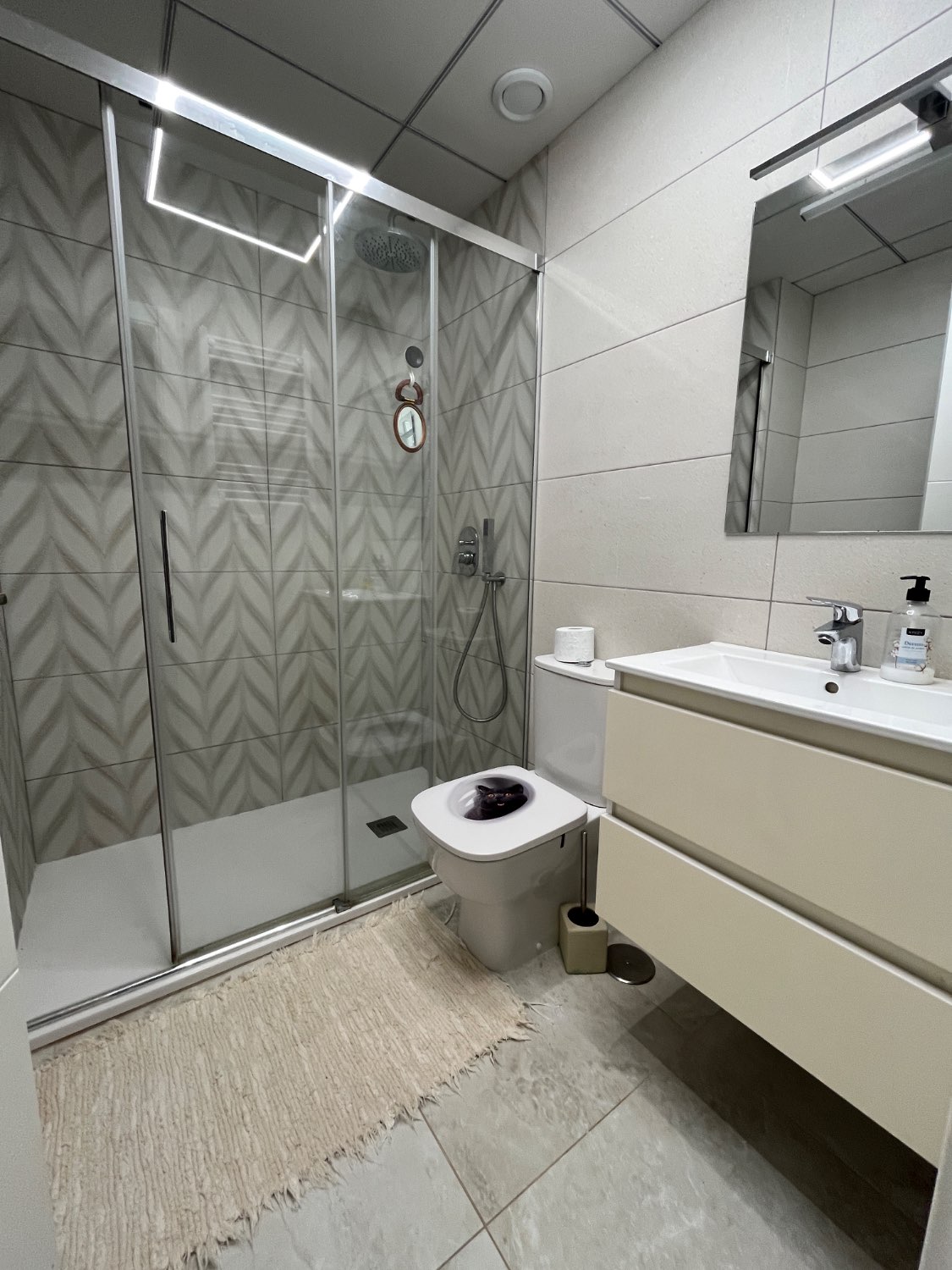 Apartamento de 3 dormitorios y 2 baños con Piscina y Sauna cerca de la playa!