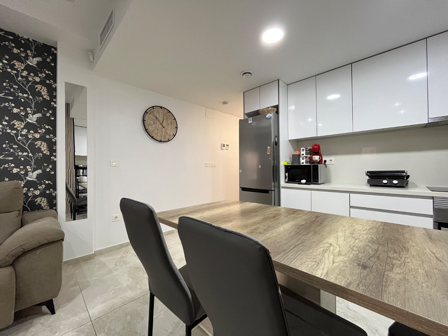 Apartamento de 3 dormitorios y 2 baños con Piscina y Sauna cerca de la playa!