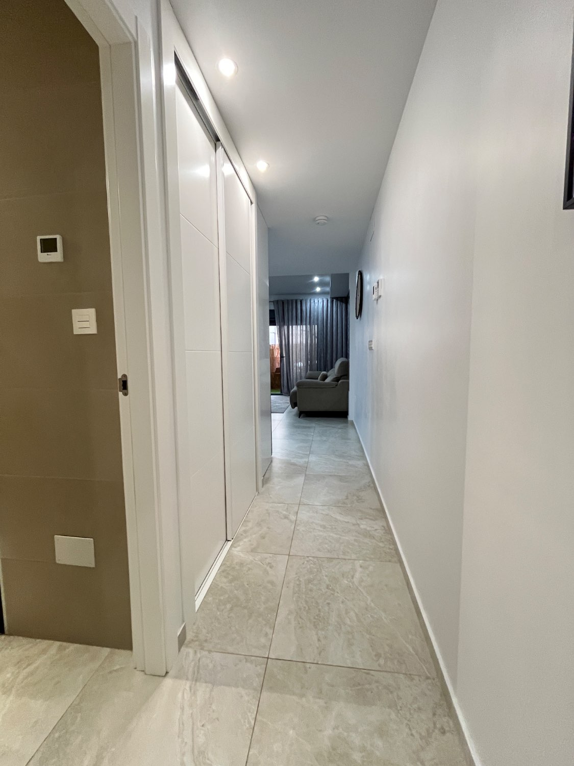 Apartamento de 3 dormitorios y 2 baños con Piscina y Sauna cerca de la playa!