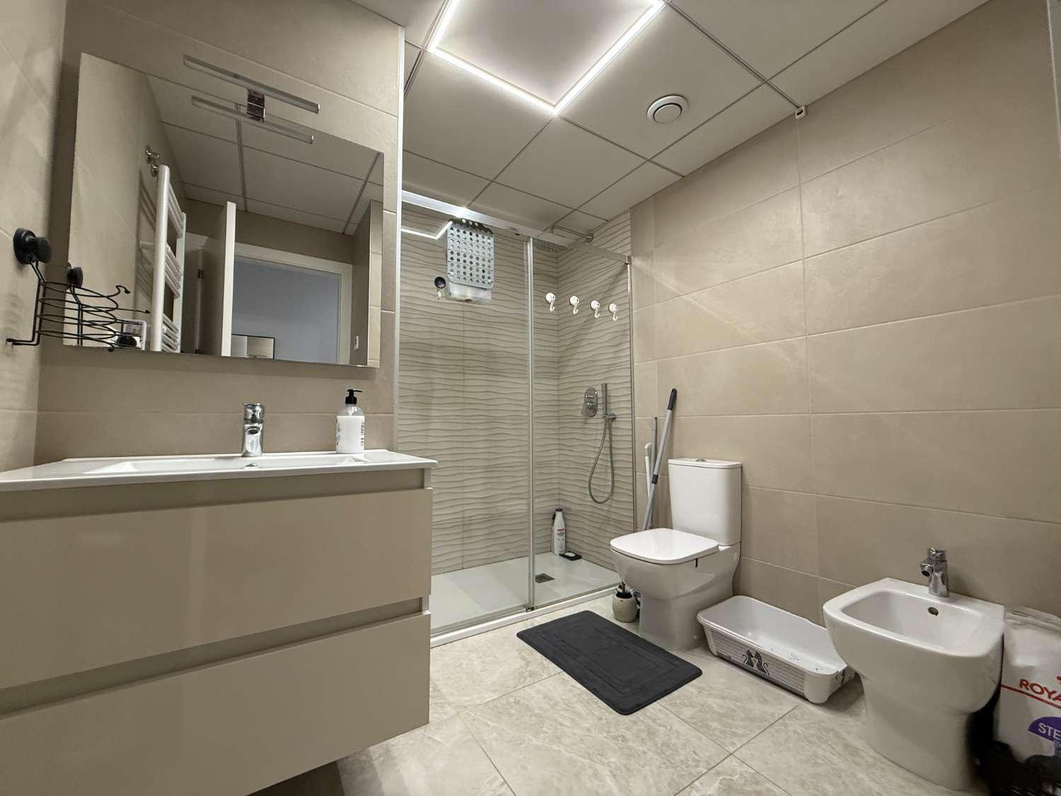 Apartamento de 3 dormitorios y 2 baños con Piscina y Sauna cerca de la playa!