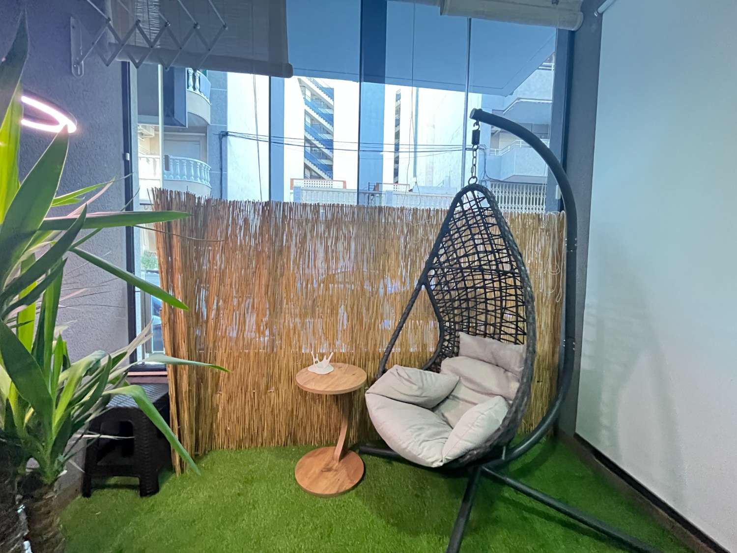 Apartamento de 3 dormitorios y 2 baños con Piscina y Sauna cerca de la playa!