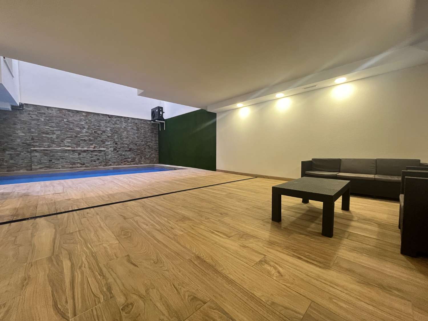 Apartamento de 3 dormitorios y 2 baños con Piscina y Sauna cerca de la playa!