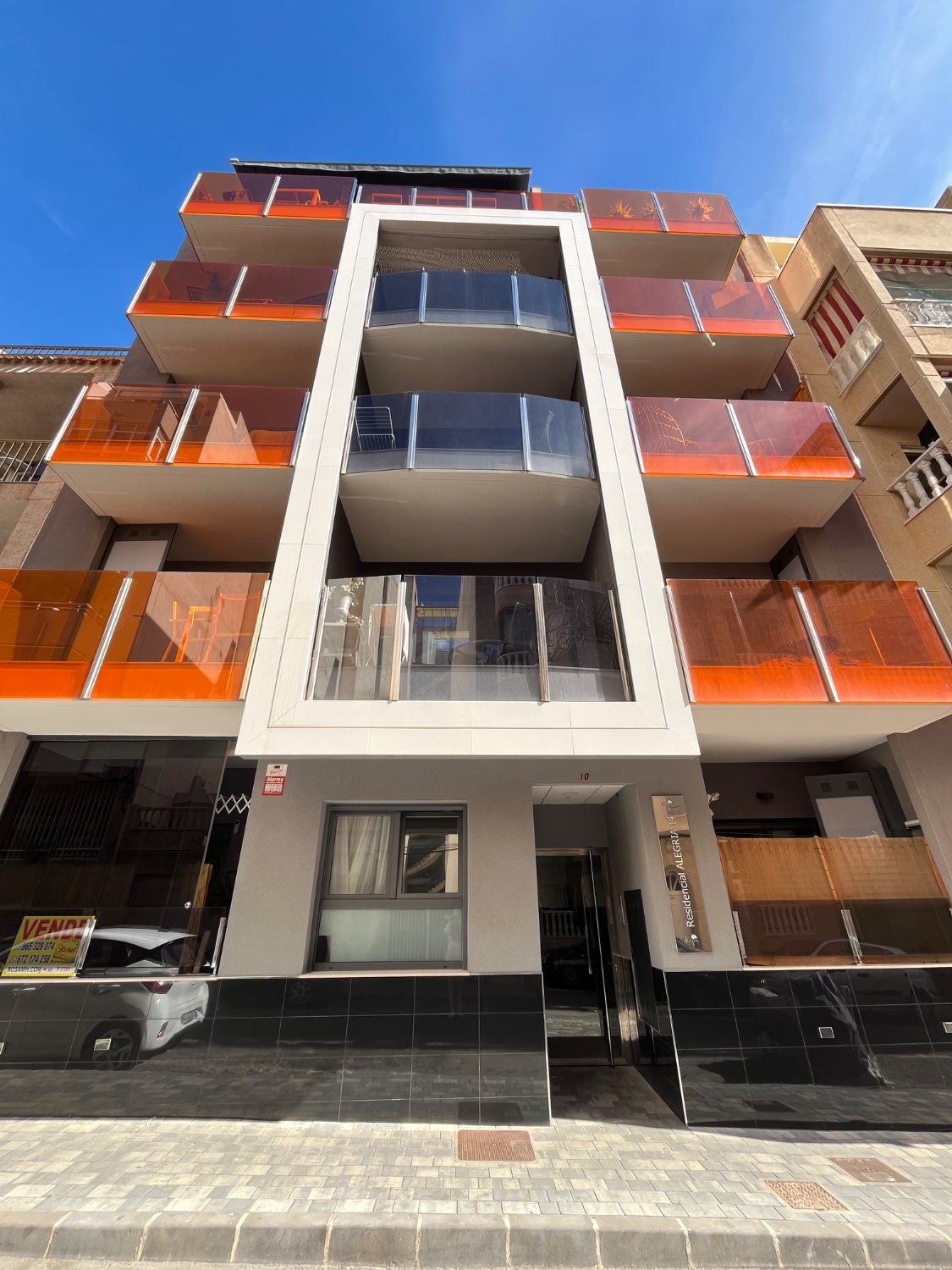 Apartamento de 3 dormitorios y 2 baños con Piscina y Sauna cerca de la playa!