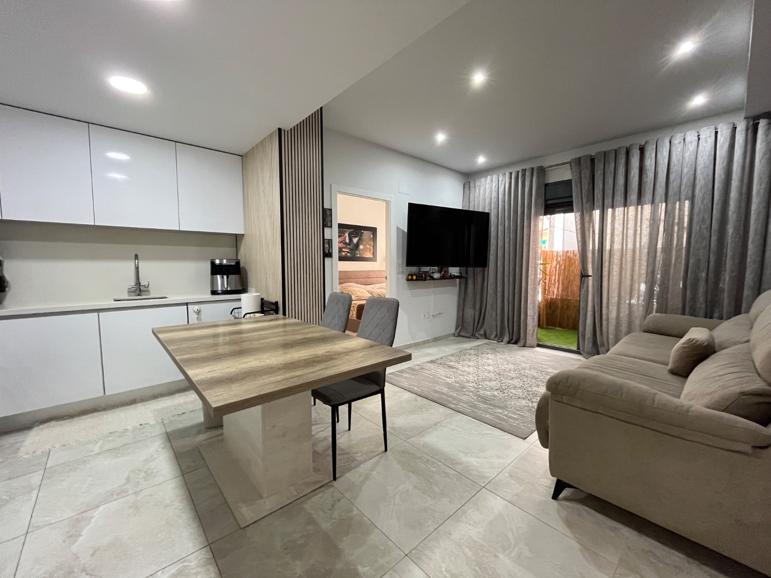 Apartamento de 3 dormitorios y 2 baños con Piscina y Sauna cerca de la playa!