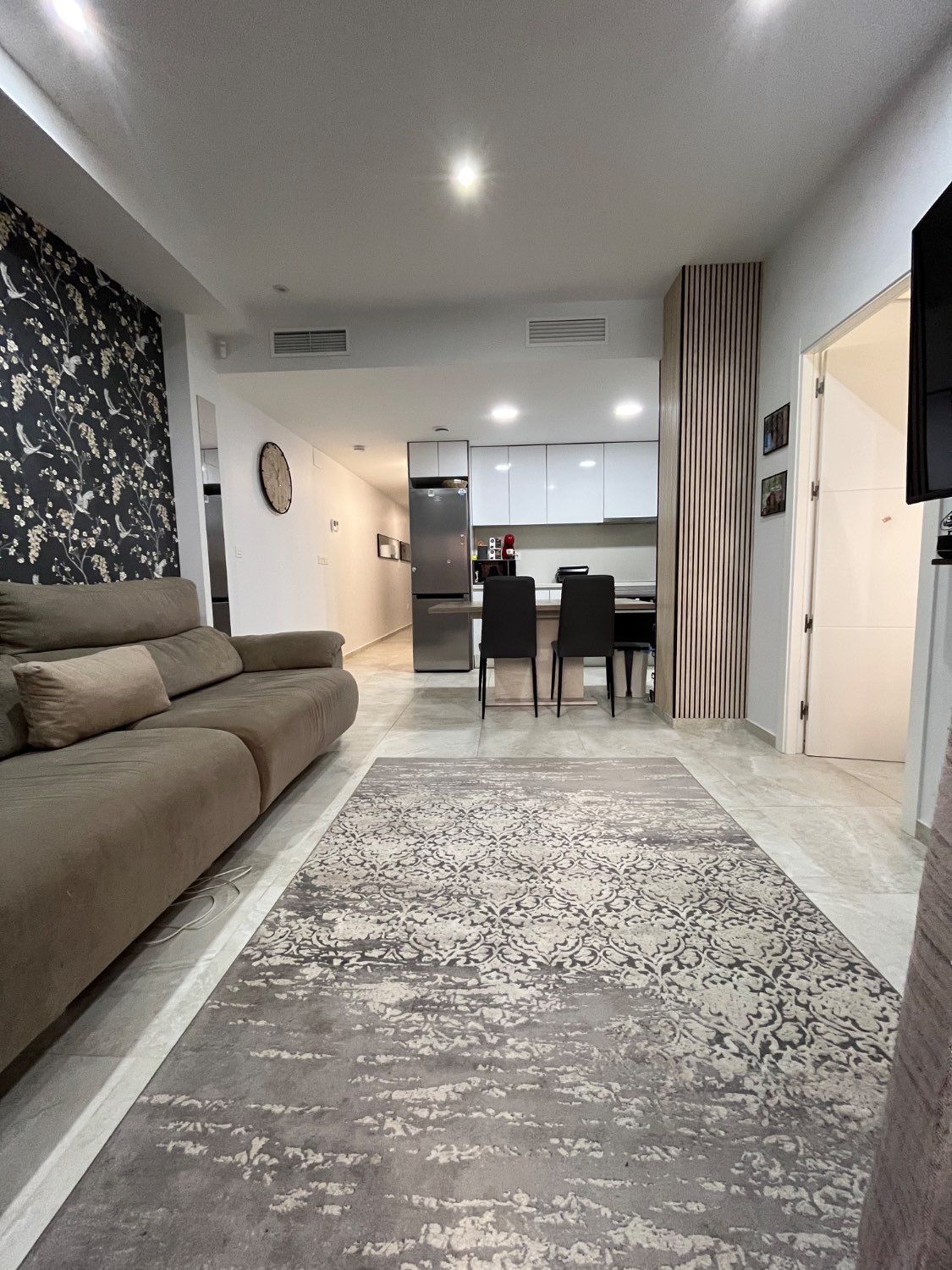 Apartamento de 3 dormitorios y 2 baños con Piscina y Sauna cerca de la playa!