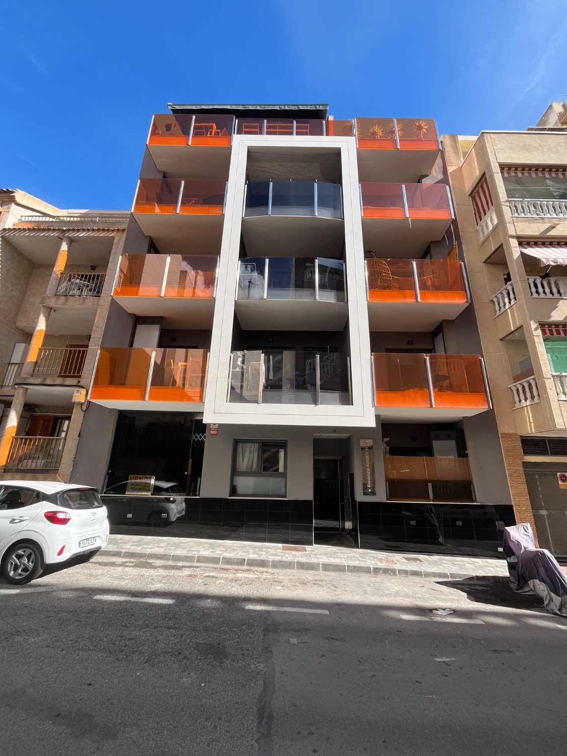 Apartamento de 3 dormitorios y 2 baños con Piscina y Sauna cerca de la playa!