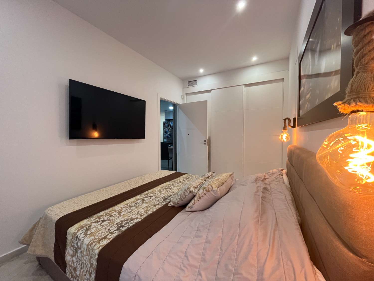 Apartamento de 3 dormitorios y 2 baños con Piscina y Sauna cerca de la playa!