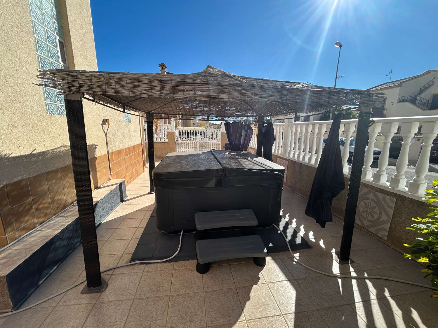 Duplex 3 dormitorios, 2 baños, 1 solario con 1 piscina común