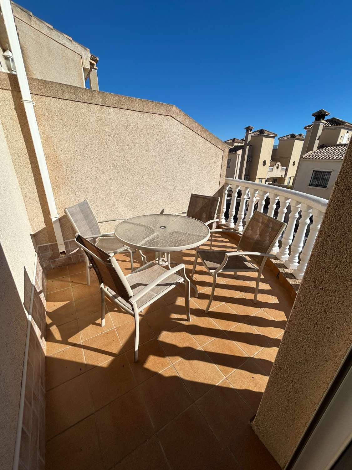 Duplex 3 dormitorios, 2 baños, 1 solario con 1 piscina común