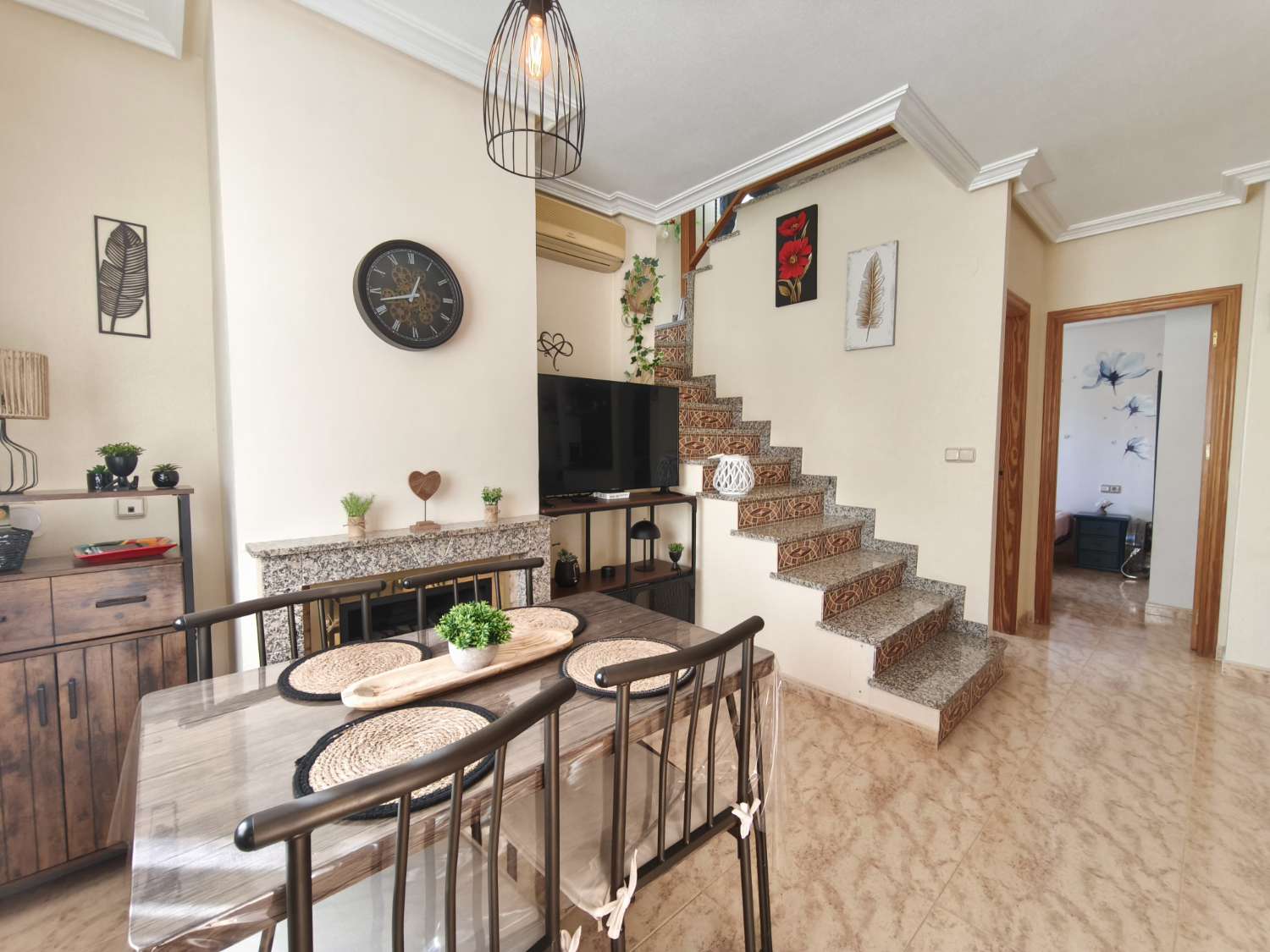 Duplex 3 dormitorios, 2 baños, 1 solario con 1 piscina común