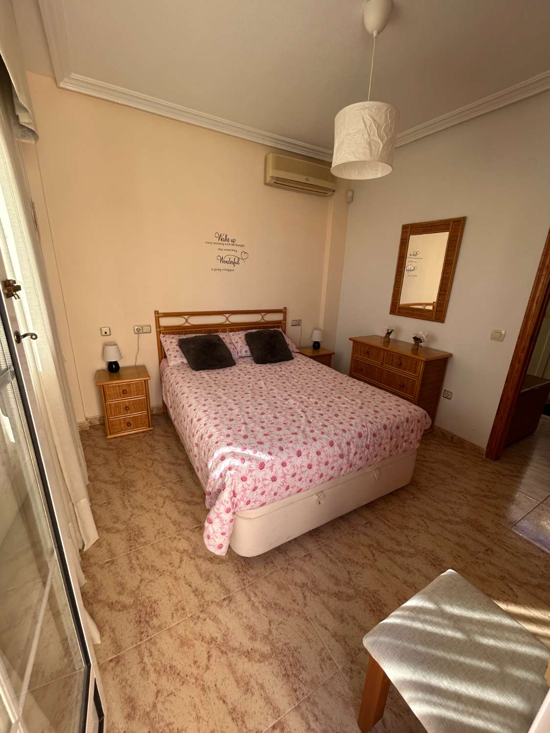 Duplex 3 dormitorios, 2 baños, 1 solario con 1 piscina común