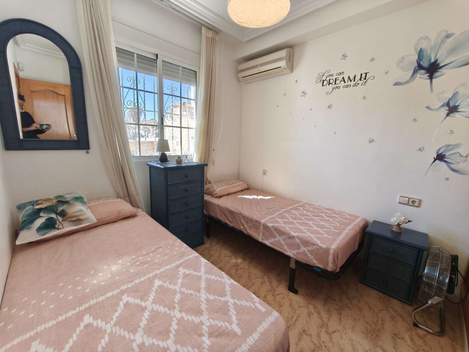 Duplex 3 dormitorios, 2 baños, 1 solario con 1 piscina común