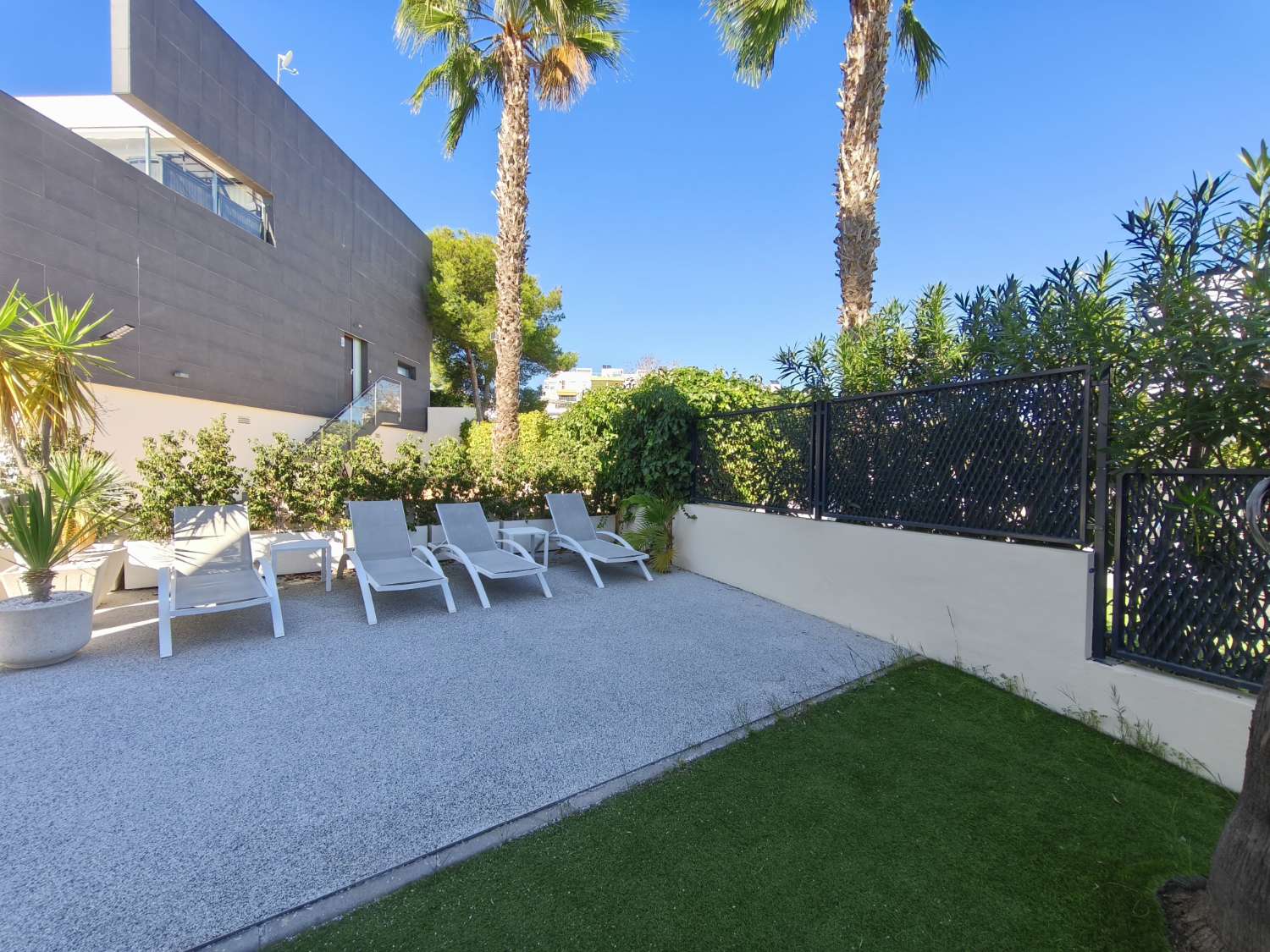 Moderno Chalet en esquinade 3 dormitorios y 2 baños