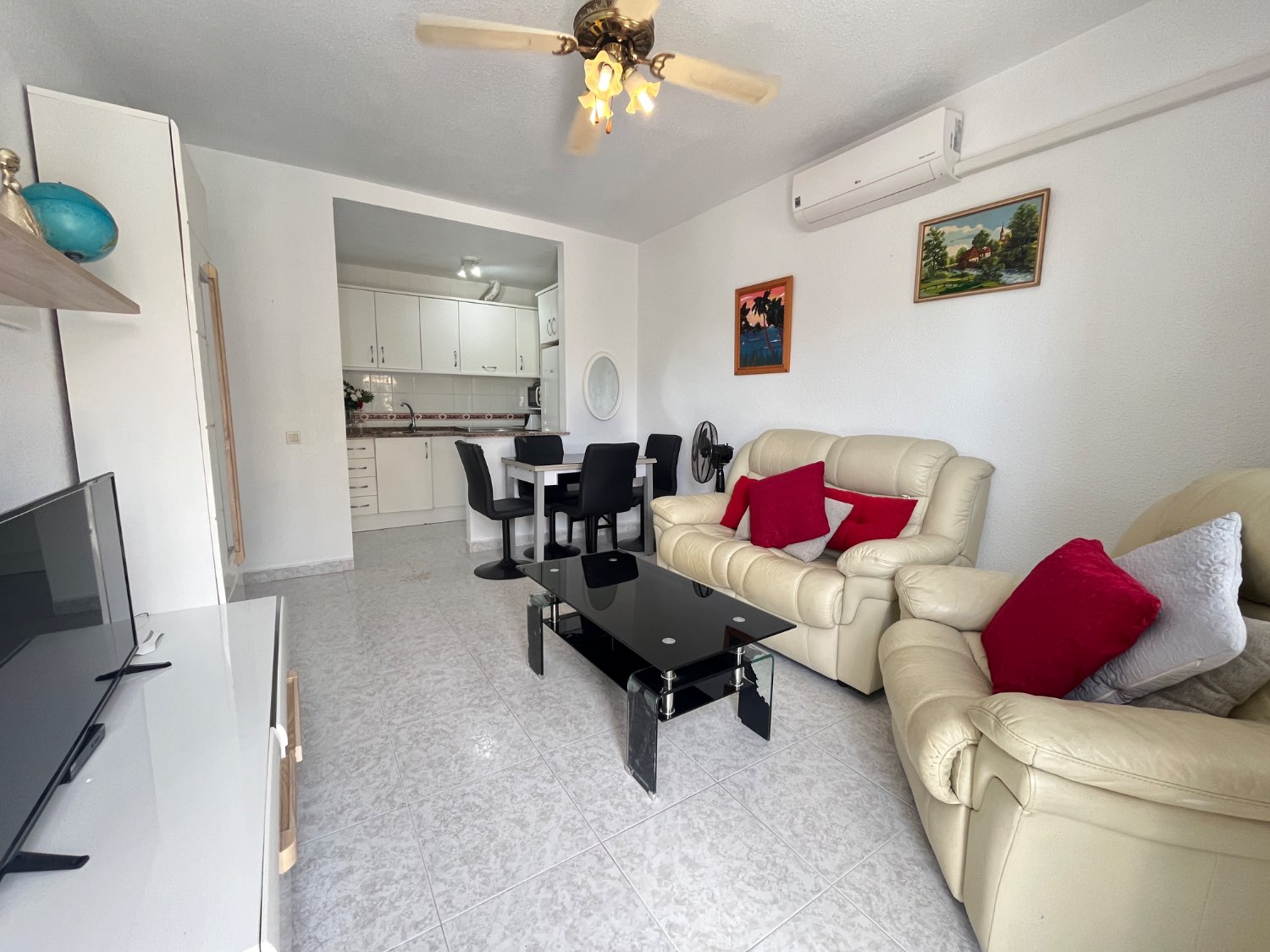 Quad Eck-Haus mit 3 Schlafzimmern und zwei Bädern in La Florida