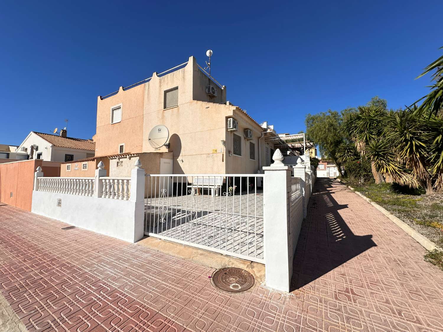 Quad Eck-Haus mit 3 Schlafzimmern und zwei Bädern in La Florida