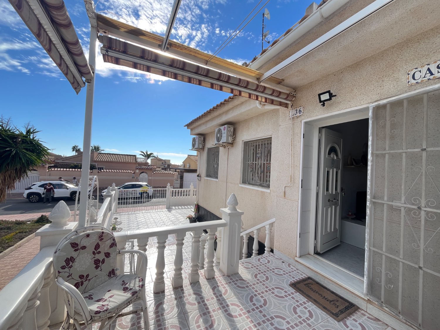 Quad Eck-Haus mit 3 Schlafzimmern und zwei Bädern in La Florida