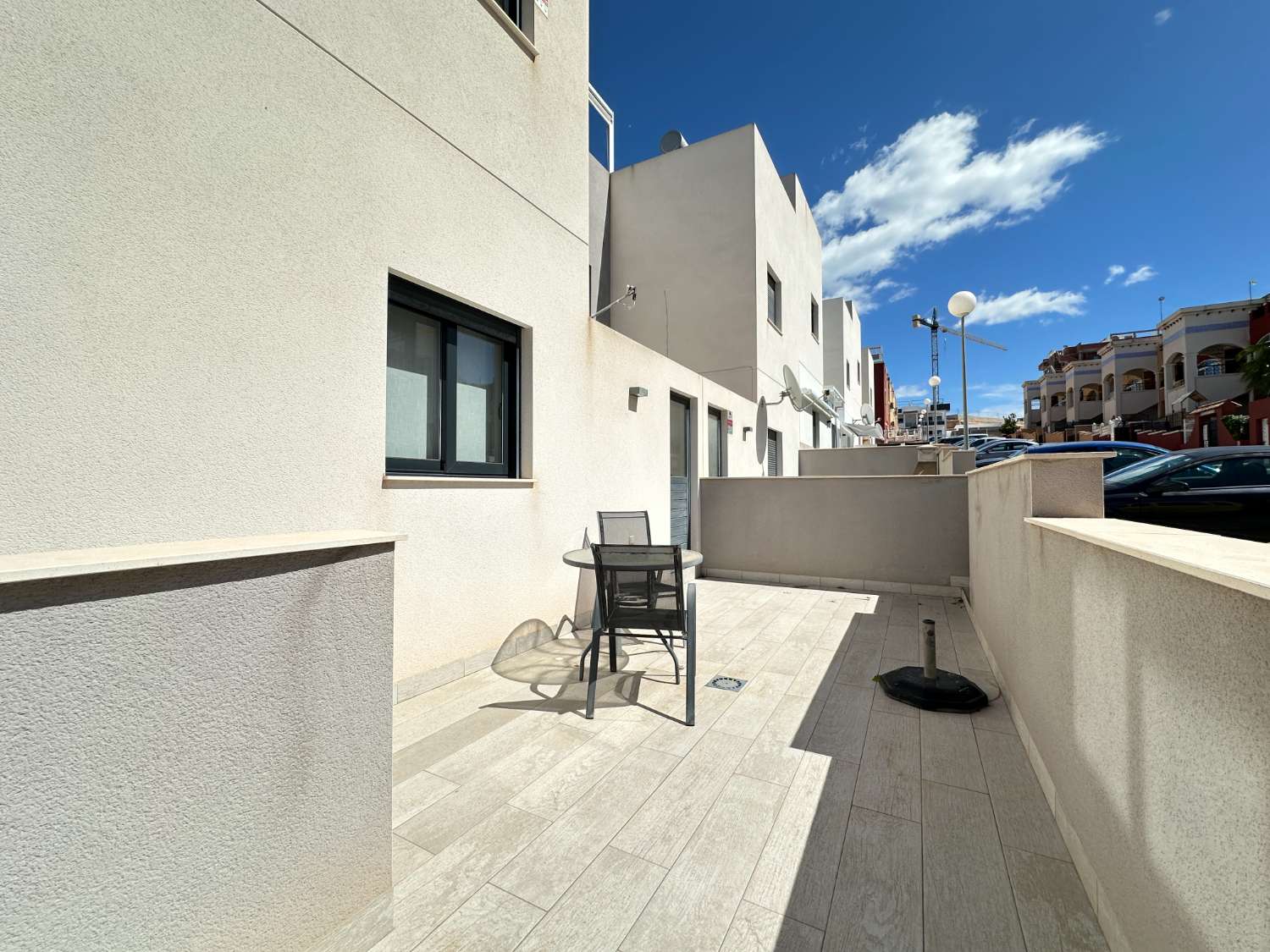 Apartamento moderno de 2 habitaciones y 2 baños con piscina privada