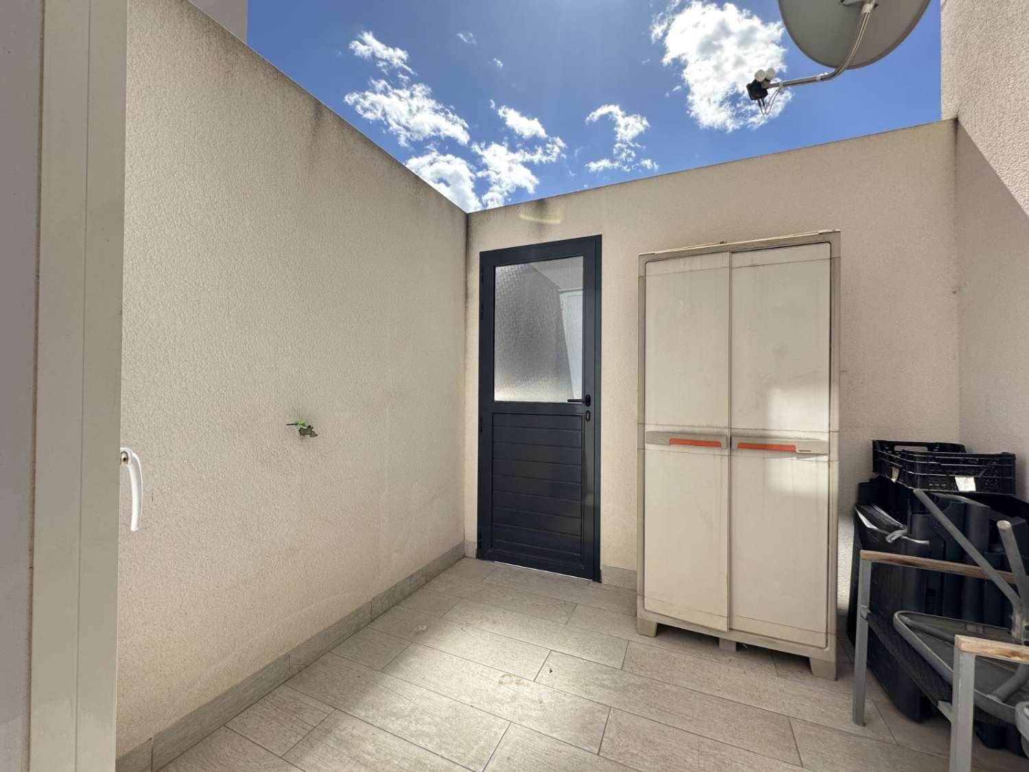 Apartamento moderno de 2 habitaciones y 2 baños con piscina privada