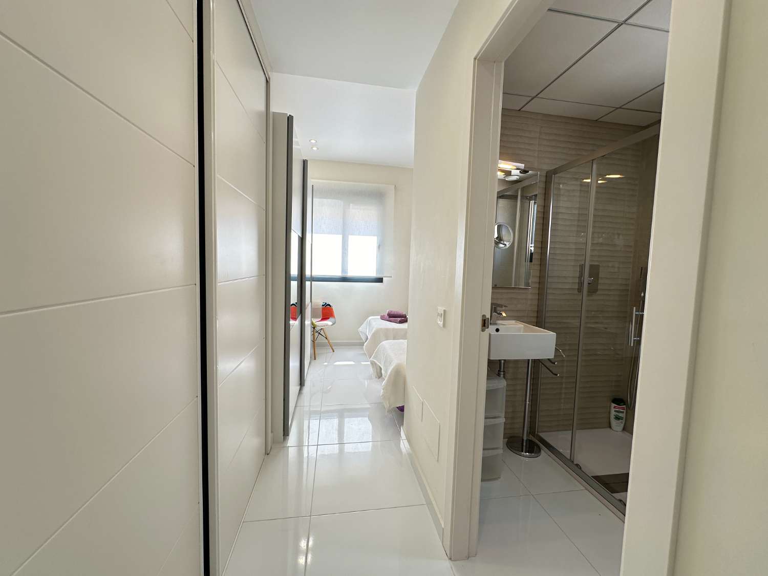 Apartamento moderno de 2 habitaciones y 2 baños con piscina privada