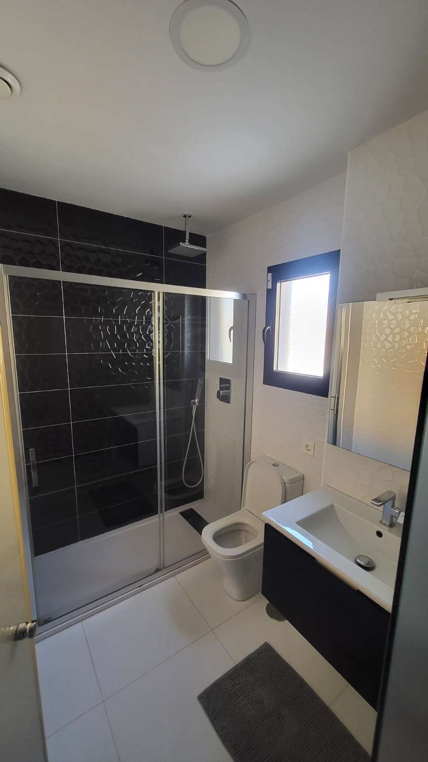Apartamento moderno de 2 habitaciones y 2 baños con piscina privada