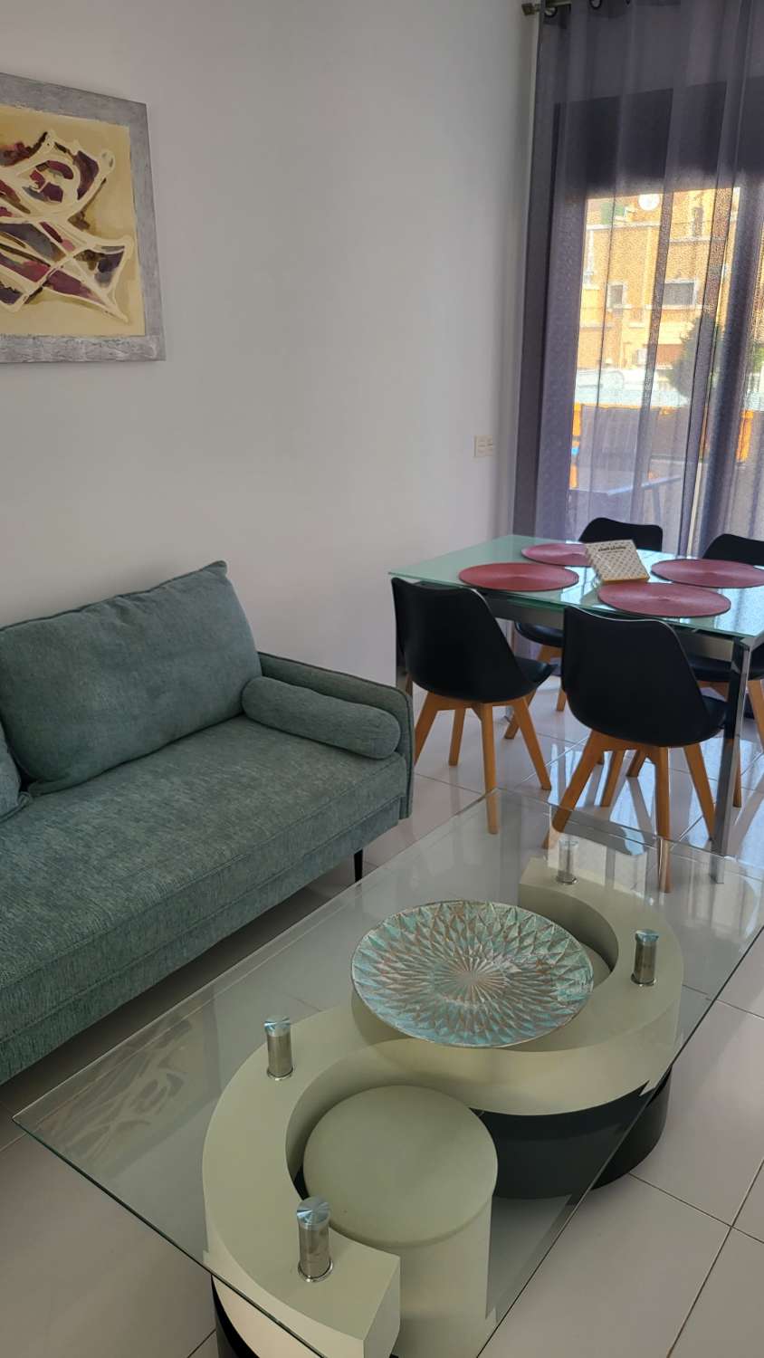 Apartamento moderno de 2 habitaciones y 2 baños con piscina privada