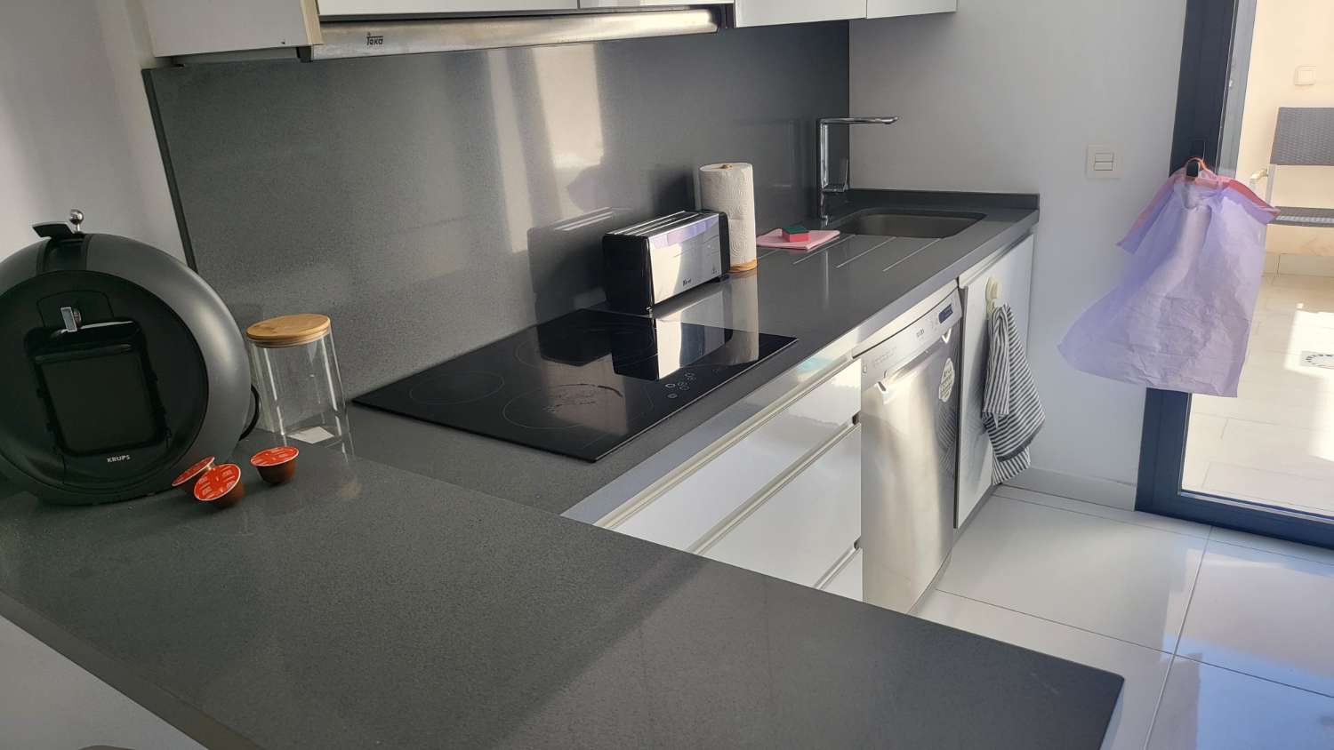 Apartamento moderno de 2 habitaciones y 2 baños con piscina privada