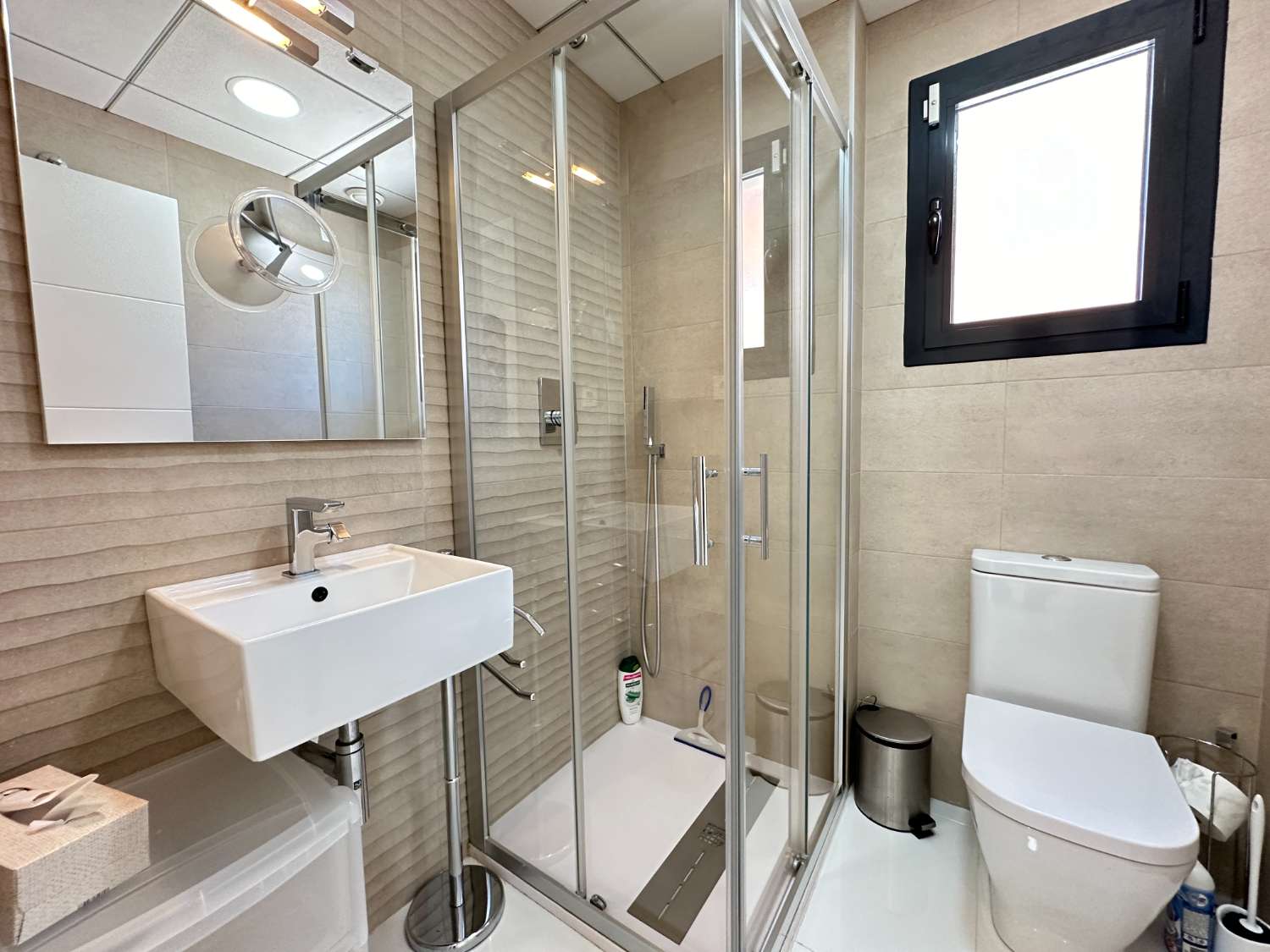 Apartamento moderno de 2 habitaciones y 2 baños con piscina privada