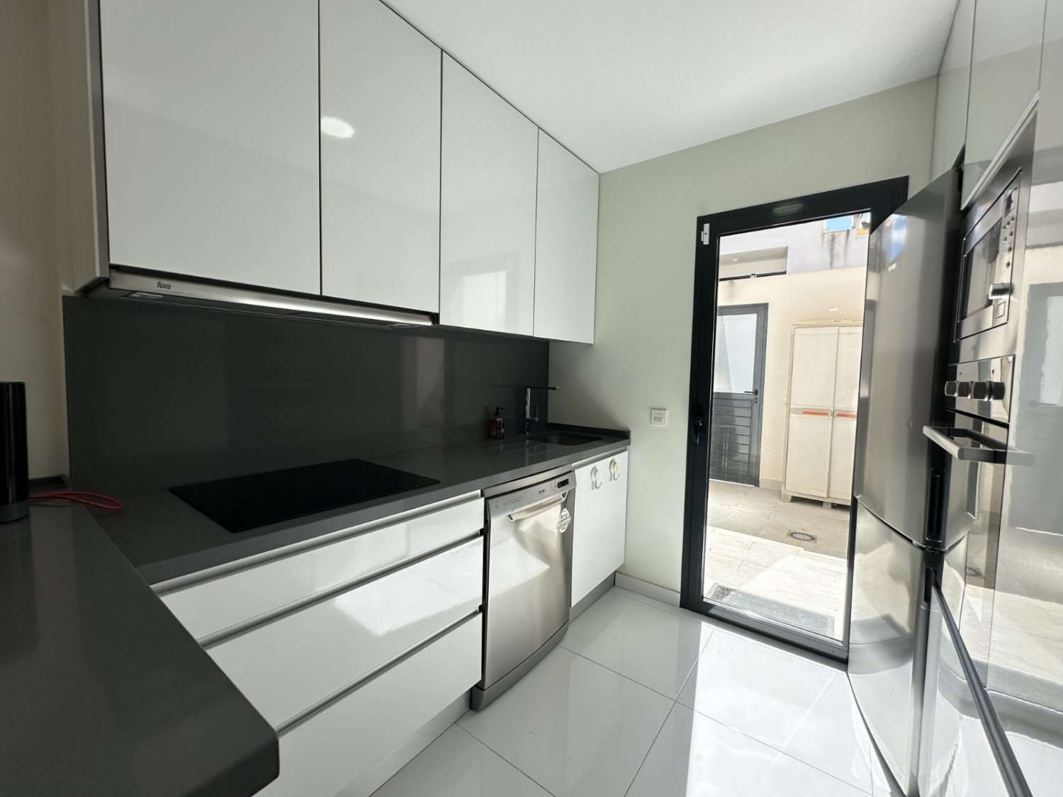 Apartamento moderno de 2 habitaciones y 2 baños con piscina privada