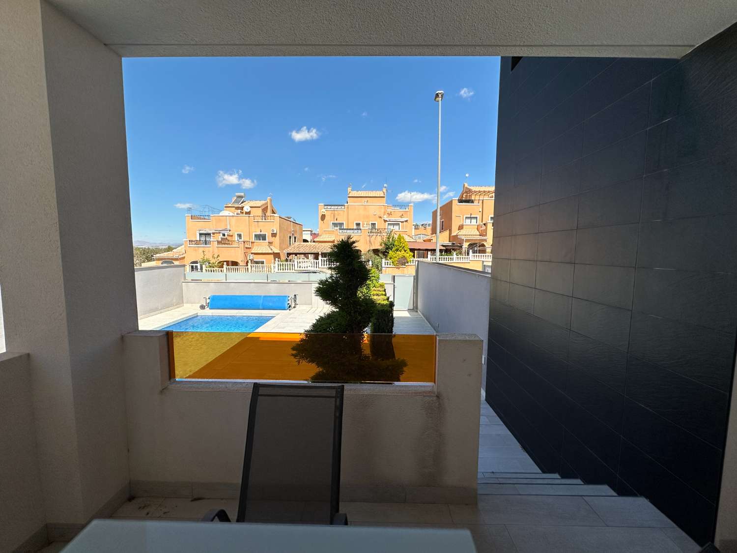 Apartamento moderno de 2 habitaciones y 2 baños con piscina privada