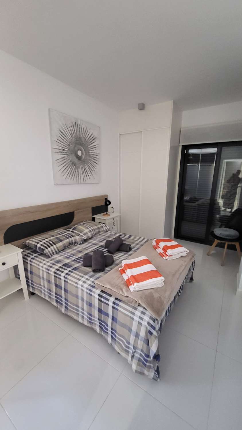 Apartamento moderno de 2 habitaciones y 2 baños con piscina privada