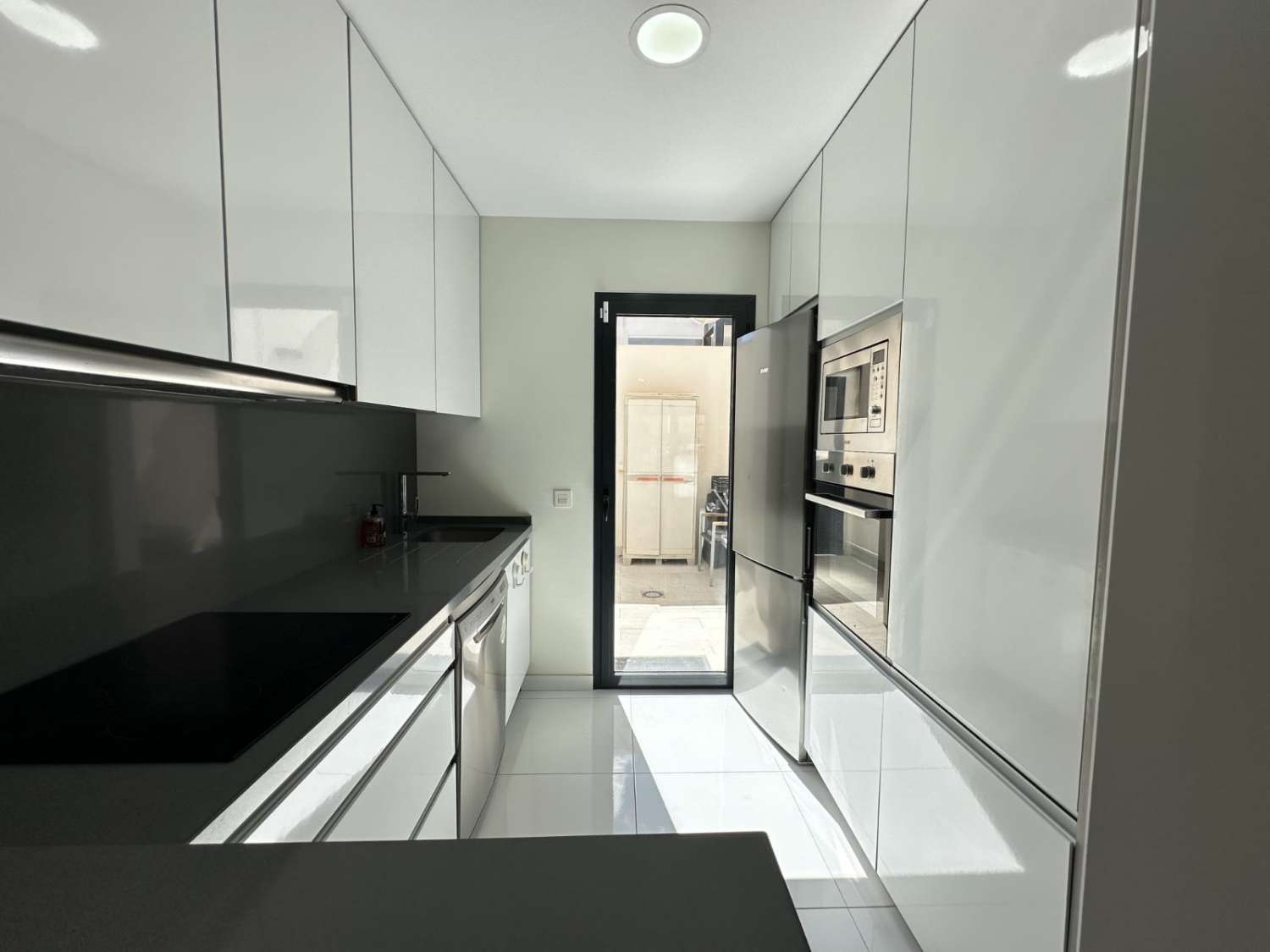 Apartamento moderno de 2 habitaciones y 2 baños con piscina privada