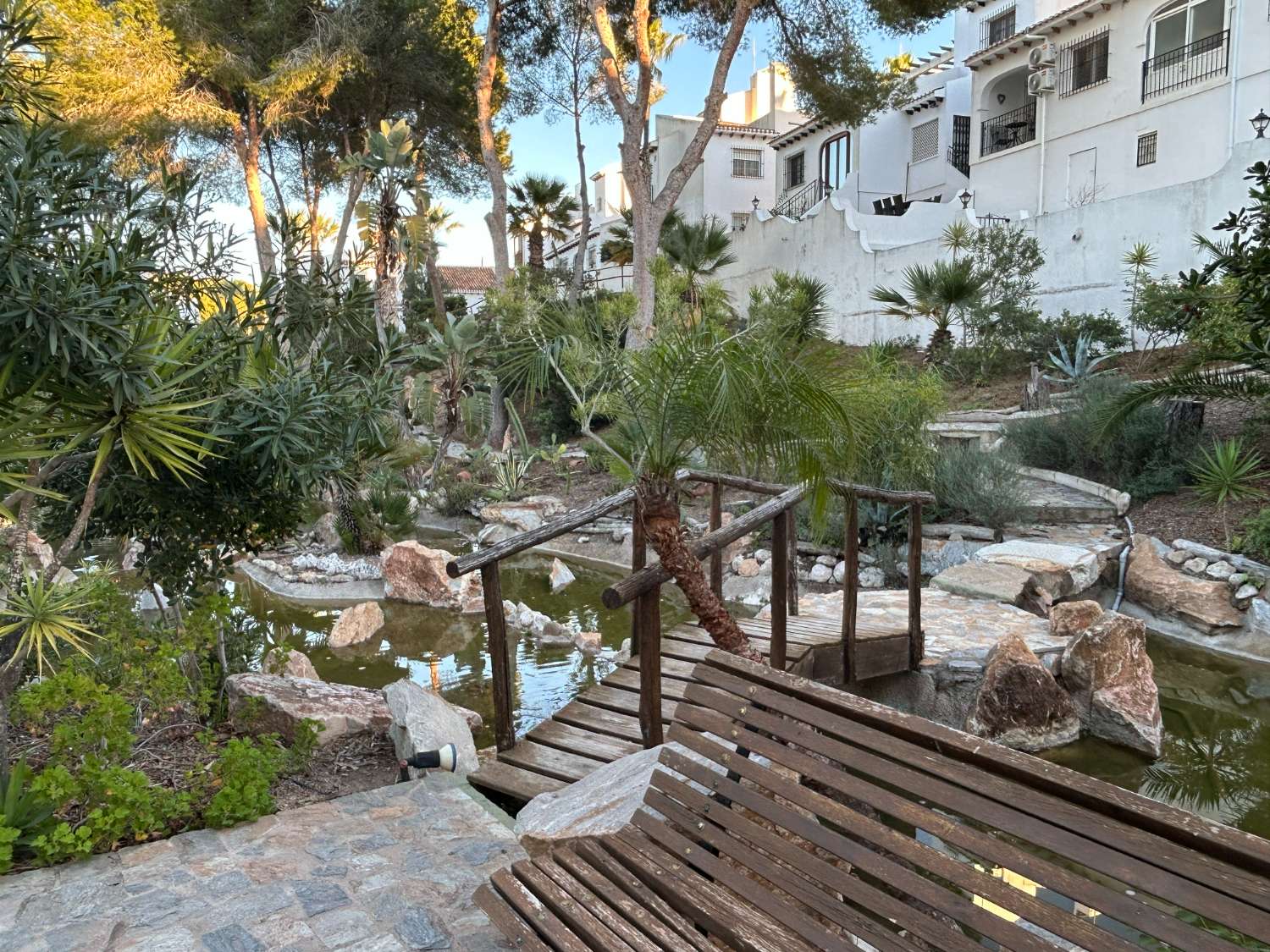 Preciosa propiedad de 4 habitaciones en una urbanización bien cuidada.