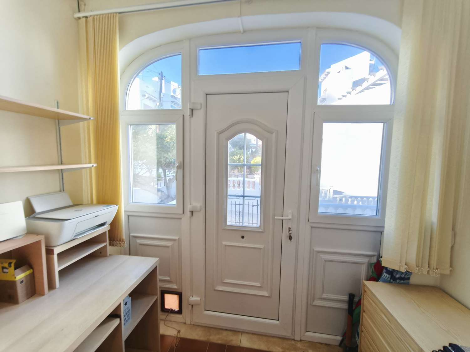 Preciosa propiedad de 4 habitaciones en una urbanización bien cuidada.