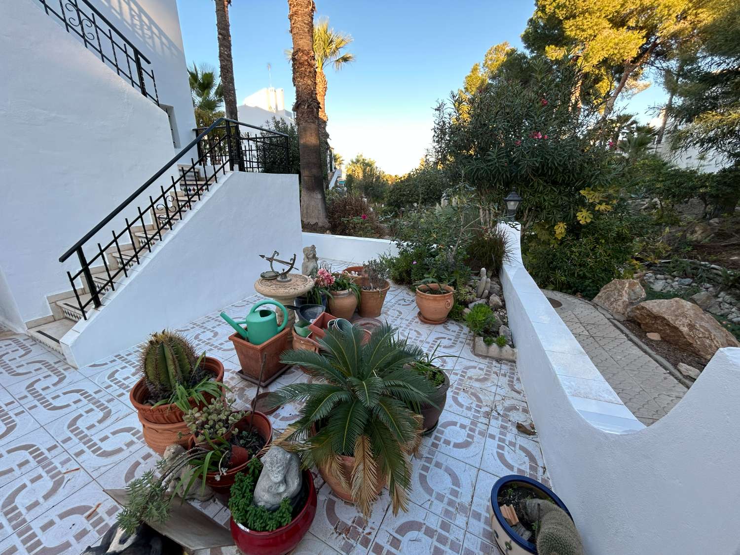 Preciosa propiedad de 4 habitaciones en una urbanización bien cuidada.