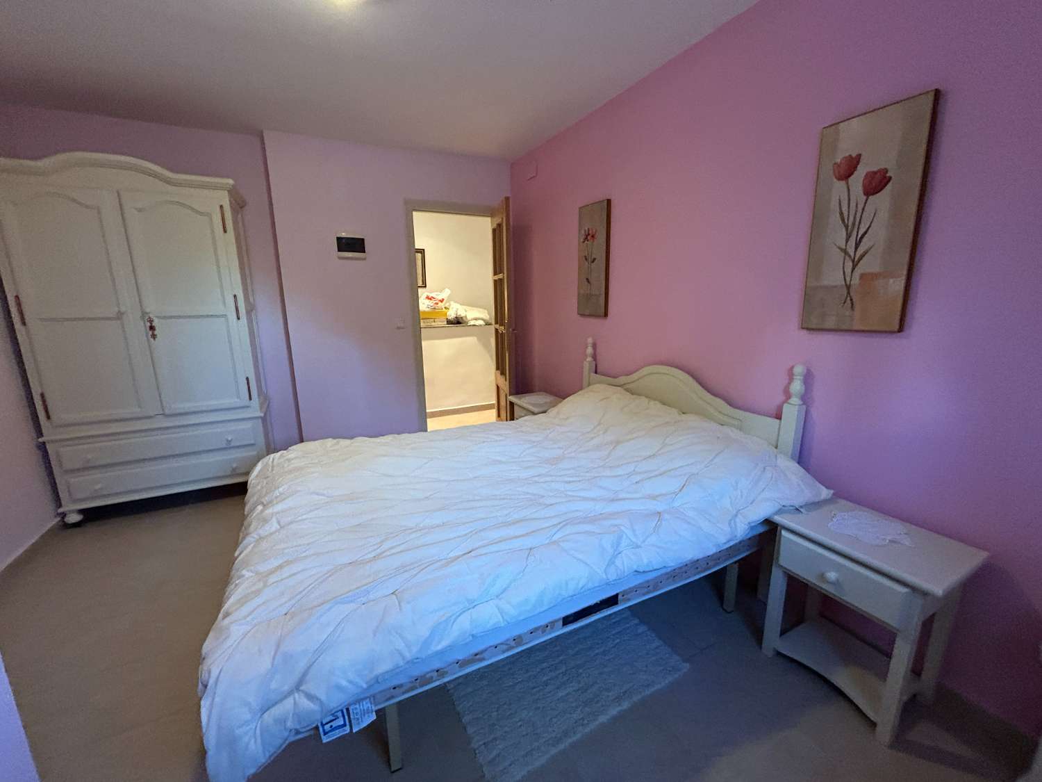 Preciosa propiedad de 4 habitaciones en una urbanización bien cuidada.