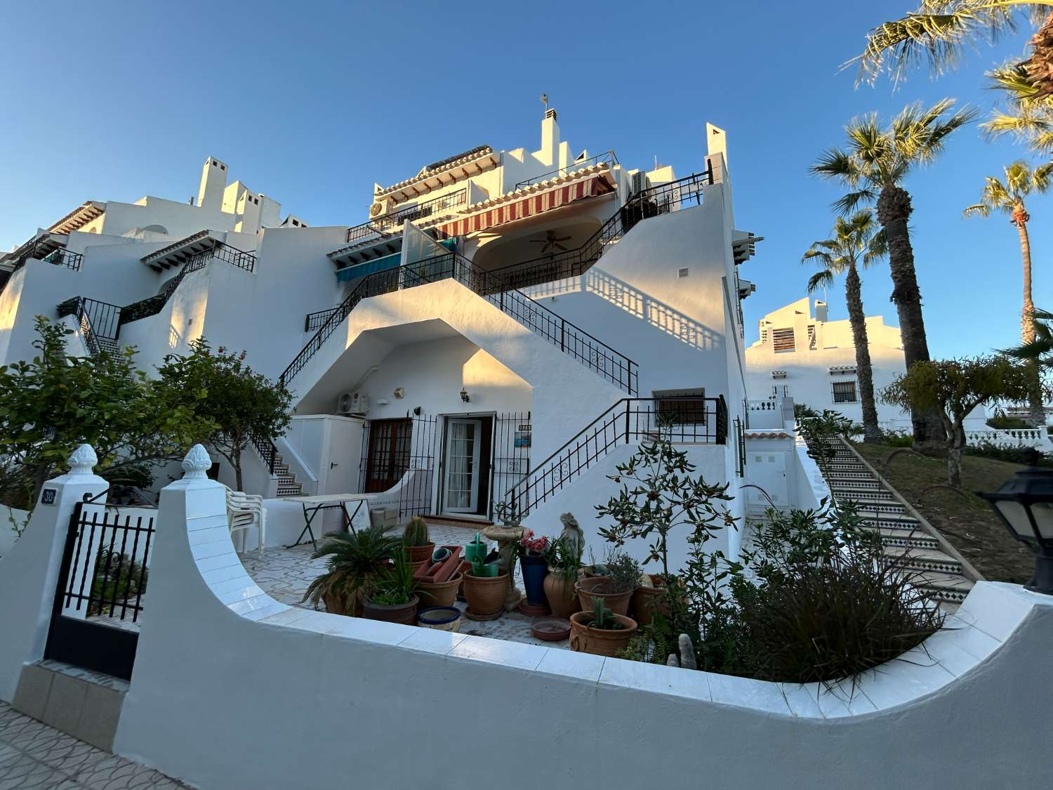 Preciosa propiedad de 4 habitaciones en una urbanización bien cuidada.